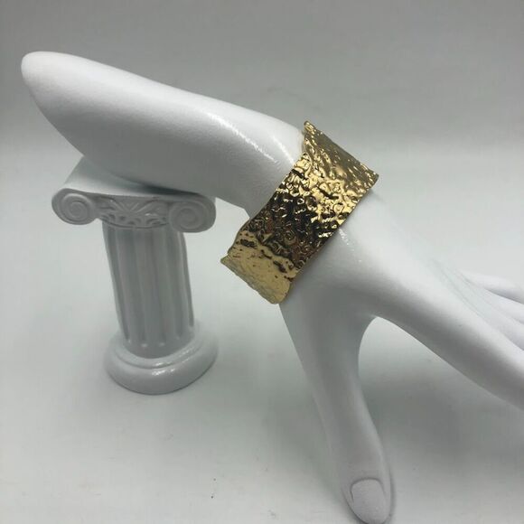 18K Gold Plated Women's Cuff Bracelet Modern Textured Look Hypoallergenic - Picture 7 of 12